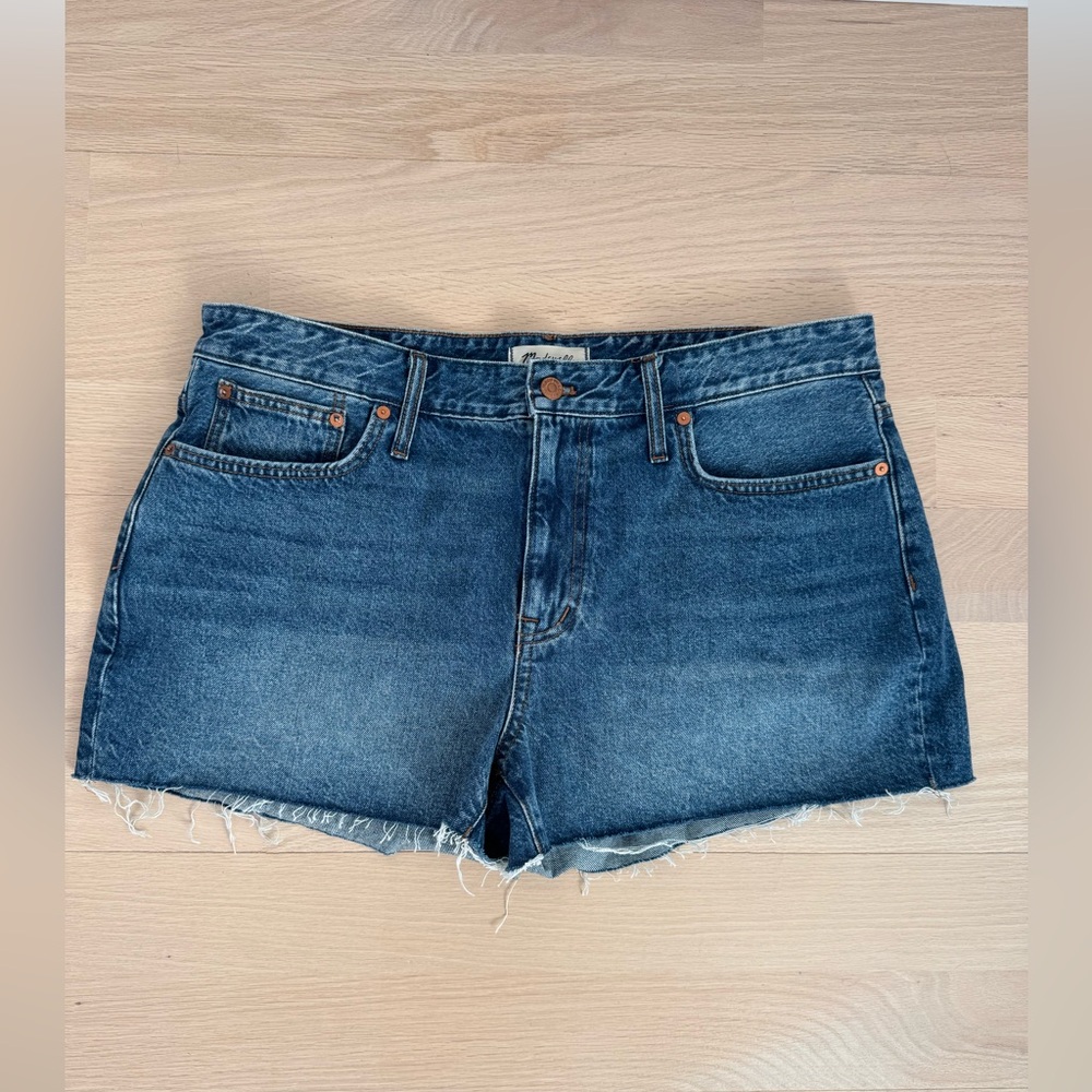 Madewell Women’s Size 32 relaxed cut off denim shorts